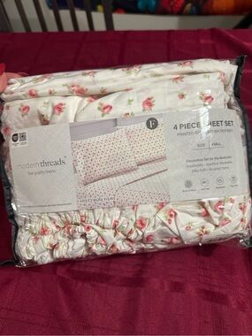 Modern Threads Full Sheet Set in yvory with Pink Rose Print 4 piece set